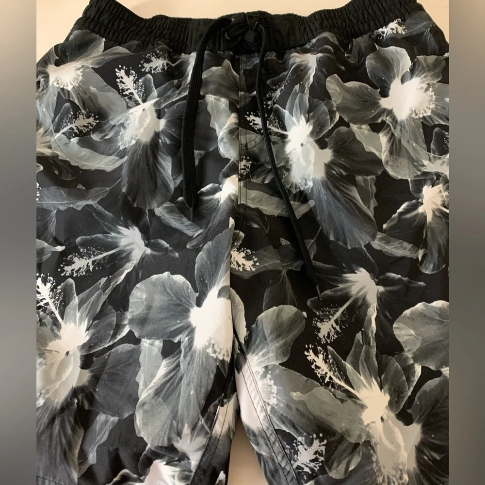 Adidas Black Hibiscus Allover Print Swimwear Shorts/Trunks Large - Picture 3 of 9